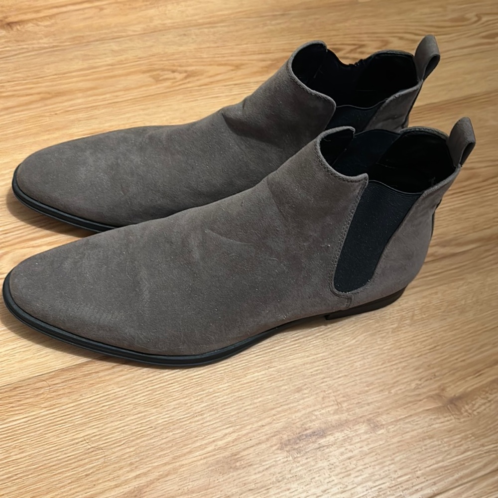 ASOS Design Men’s Chelsea Boot Grey